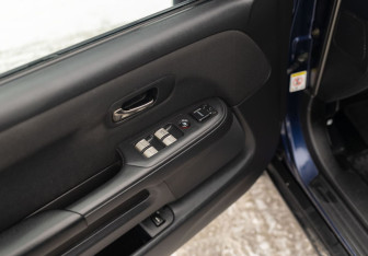 Подержанный автомобиль Honda CR-V 2006 года (16 фото)