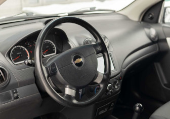 Подержанный автомобиль Chevrolet Aveo Sedan 2008 года (11 фото)