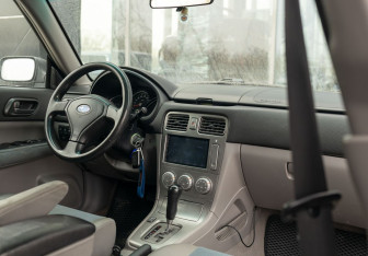 Подержанный автомобиль Subaru Forester Suv 2005 года (10 фото)