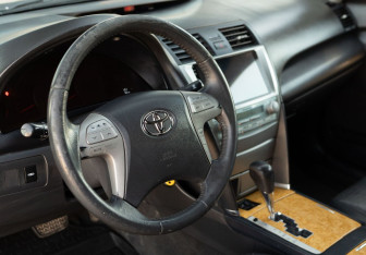 Подержанный автомобиль Toyota Camry Sedan 2006 года (11 фото)