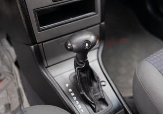 Подержанный автомобиль Opel Astra Hatchback 2002 года (15 фото)