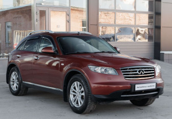 Подержанный автомобиль Infiniti FX 2008 года (3 фото)