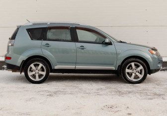 Подержанный автомобиль Mitsubishi Outlander 2008 года (4 фото)