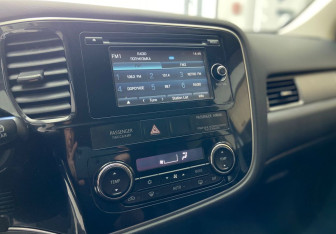 Подержанный автомобиль Mitsubishi Outlander 2012 года (13 фото)