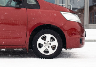 Подержанный автомобиль Nissan Serena Minivan 2009 года (9 фото)