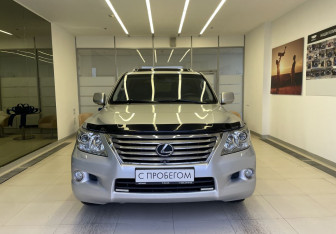 Подержанный автомобиль Lexus LX 2010 года (2 фото)