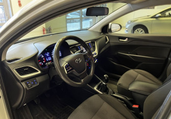 Подержанный автомобиль Hyundai Solaris Sedan 2018 года (12 фото)