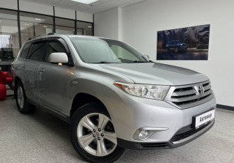 Подержанный автомобиль Toyota Highlander 2012 года (3 фото)