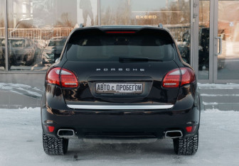 Подержанный автомобиль Porsche Cayenne 2014 года (6 фото)