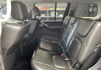 Подержанный автомобиль Nissan Pathfinder 2007 года (10 фото)