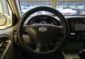 Подержанный автомобиль Suzuki Grand Vitara 2005 года (9 фото)