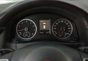 Подержанный автомобиль Volkswagen Tiguan 2012 года (13 фото)