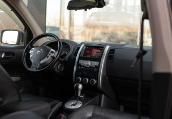 Подержанный автомобиль Nissan X-Trail 2012 года (10 фото)