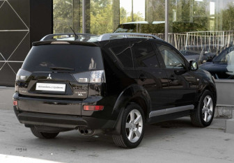 Подержанный автомобиль Mitsubishi Outlander 2008 года (5 фото)