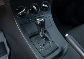 Подержанный автомобиль Mazda 3 Sedan 2013 года (16 фото)