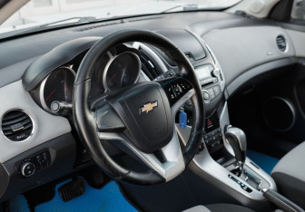 Подержанный автомобиль Chevrolet Cruze Hatchback 2014 года (11 фото)