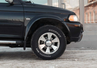 Подержанный автомобиль Mitsubishi Pajero Sport 2007 года (9 фото)