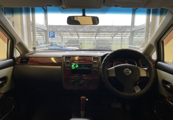 Подержанный автомобиль Nissan Tiida Sedan 2006 года (10 фото)