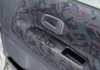 Подержанный автомобиль Daihatsu Delta Wagon Compactvan 2001 года (15 фото)