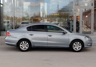 Подержанный автомобиль Volkswagen Passat Sedan 2012 года (4 фото)