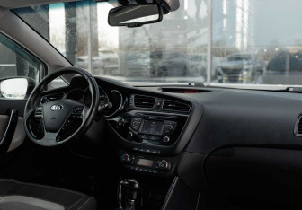 Подержанный автомобиль Kia Ceed Wagon 2013 года (10 фото)