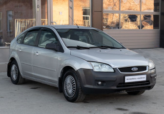 Подержанный автомобиль Ford Focus Hatchback 2006 года (3 фото)