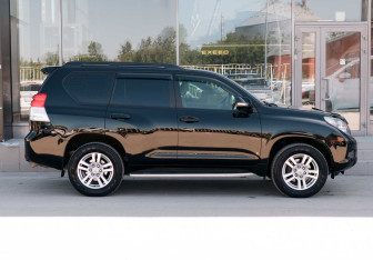 Подержанный автомобиль Toyota Land Cruiser Prado 2010 года (4 фото)
