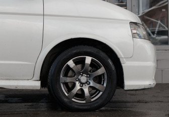 Подержанный автомобиль Honda Stepwgn 2003 года (9 фото)