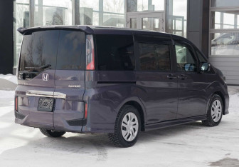 Подержанный автомобиль Honda Stepwgn 2017 года (5 фото)