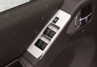 Подержанный автомобиль Nissan Pathfinder 2011 года (15 фото)