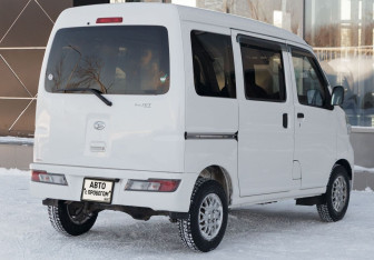 Подержанный автомобиль Daihatsu Hijet 2019 года (5 фото)