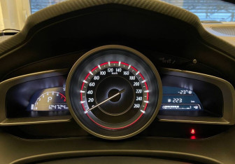 Подержанный автомобиль Mazda 3 Sedan 2014 года (8 фото)