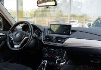 Подержанный автомобиль BMW X1 2013 года (10 фото)