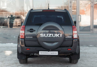 Подержанный автомобиль Suzuki Grand Vitara 2011 года (6 фото)
