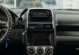 Подержанный автомобиль Honda CR-V 2006 года (14 фото)