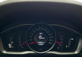 Подержанный автомобиль Volvo S60 2015 года (16 фото)