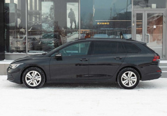 Подержанный автомобиль Volkswagen Golf Hatchback 2021 года (8 фото)