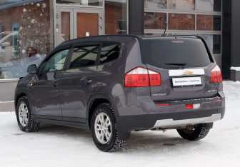 Подержанный автомобиль Chevrolet Orlando 2012 года (7 фото)