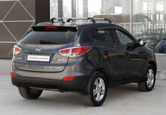 Подержанный автомобиль Hyundai ix35 2010 года (5 фото)