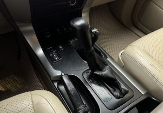 Подержанный автомобиль Toyota Land Cruiser Prado 2007 года (12 фото)