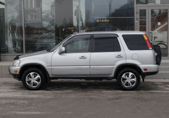 Подержанный автомобиль Honda CR-V 2001 года (8 фото)