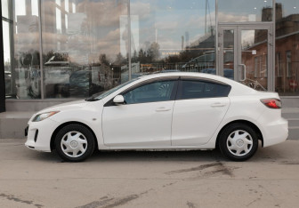 Подержанный автомобиль Mazda Axela Sedan 2012 года (8 фото)