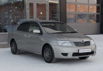 Подержанный автомобиль Toyota Corolla Sedan 2004 года (3 фото)