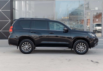 Подержанный автомобиль Toyota Land Cruiser Prado 2019 года (4 фото)