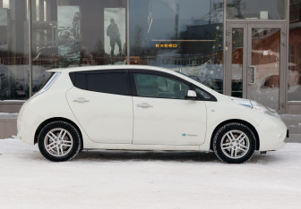 Подержанный автомобиль Nissan Leaf 2011 года (4 фото)