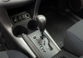 Подержанный автомобиль Toyota RAV4 2008 года (16 фото)