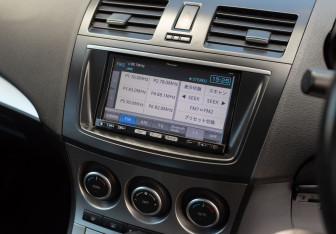 Подержанный автомобиль Mazda Axela Sedan 2012 года (15 фото)