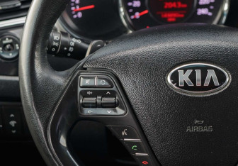 Подержанный автомобиль Kia Ceed Wagon 2017 года (12 фото)