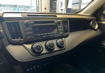 Подержанный автомобиль Toyota RAV4 2013 года (8 фото)