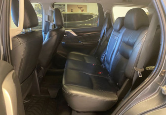 Подержанный автомобиль Mitsubishi Pajero Sport 2019 года (10 фото)